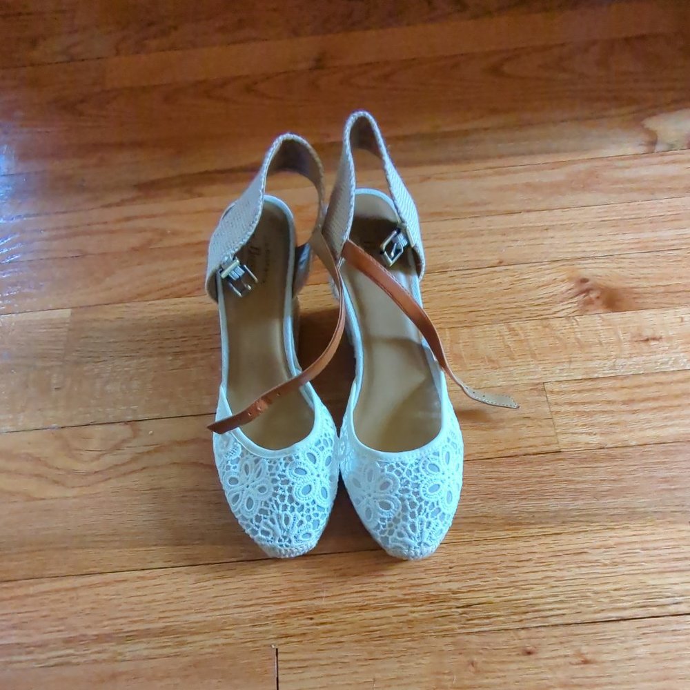 Flower patterned wedges